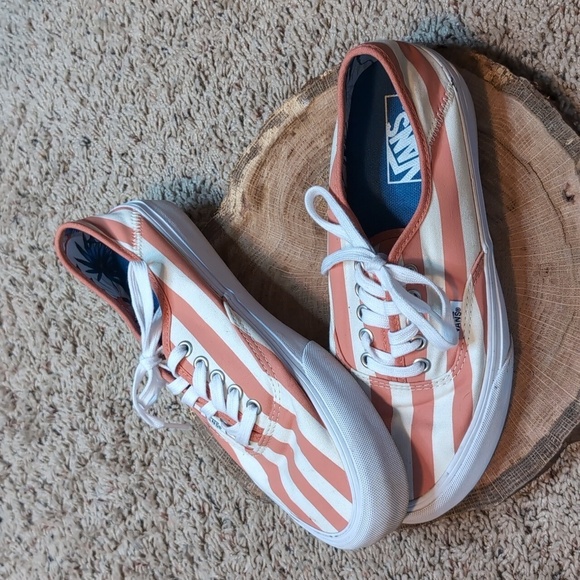 Vans Other - VANS Off the Wall UltraCush Stripe Tennis Shoe EUC SZ 7.5